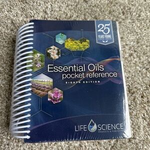 Life Science Essential Oils Pocket Reference
